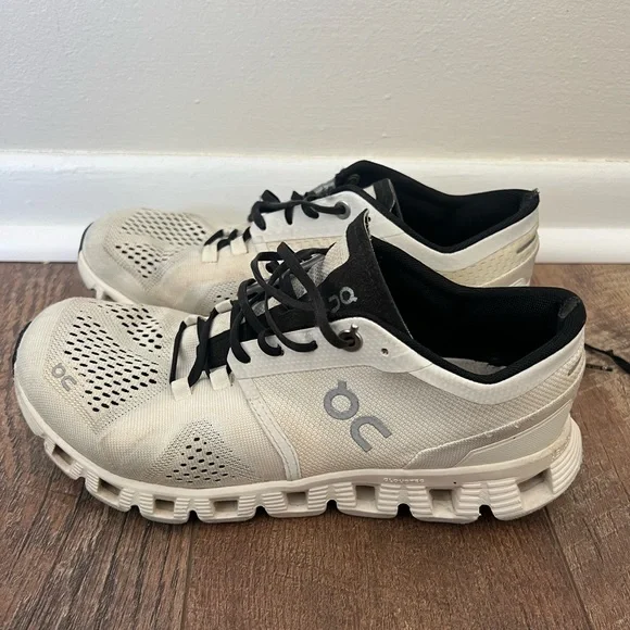 On Running On Cloud White & Black Athletic Shoes Women’s Sz 7 - Picture 1 of 15